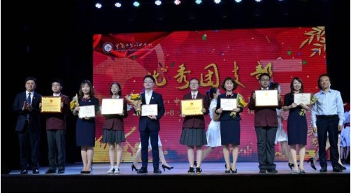 我们正青春！重庆八中学子致敬五四 展现青春力量