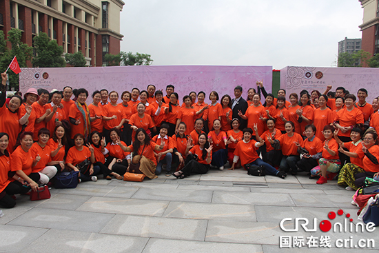 【cri专稿 列表】重庆八中举行建校80周年庆典 满园桃李共温青春 【cri专稿 列表】重庆八中举行建校80周年庆典 满园桃李共温青春