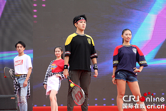 【cri专稿 列表】重庆八中举行建校80周年庆典 满园桃李共温青春 【cri专稿 列表】重庆八中举行建校80周年庆典 满园桃李共温青春