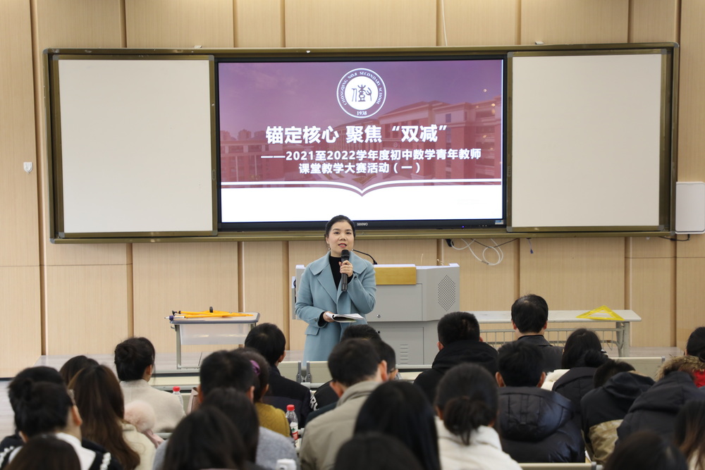 09付校长发言_调整大小.jpg