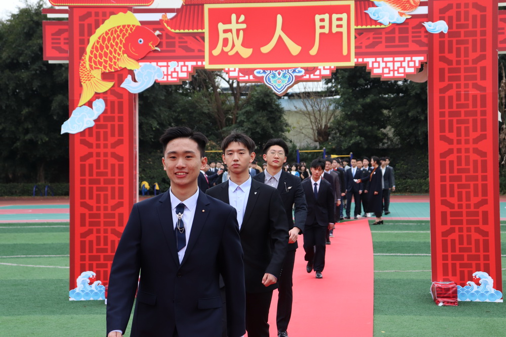 9.学生走过成人门_调整大小.jpg