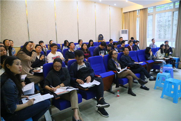 化学组全体教师认真听课.jpg