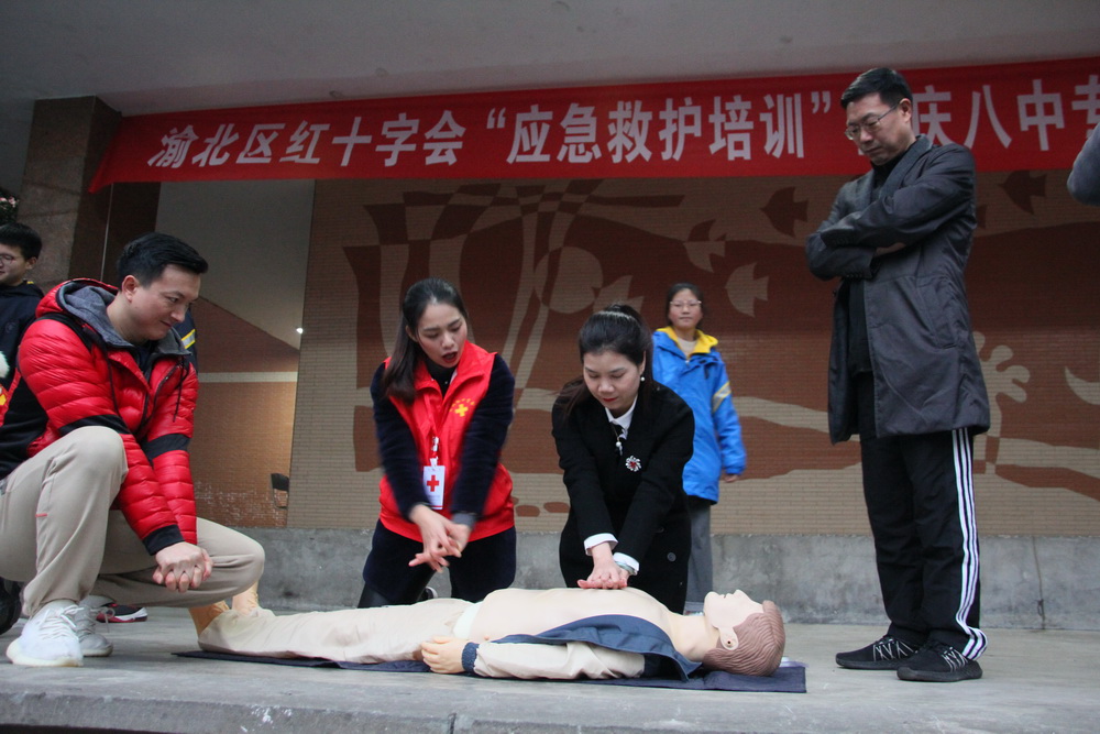 图3：付校长认真参与训练_调整大小.jpg
